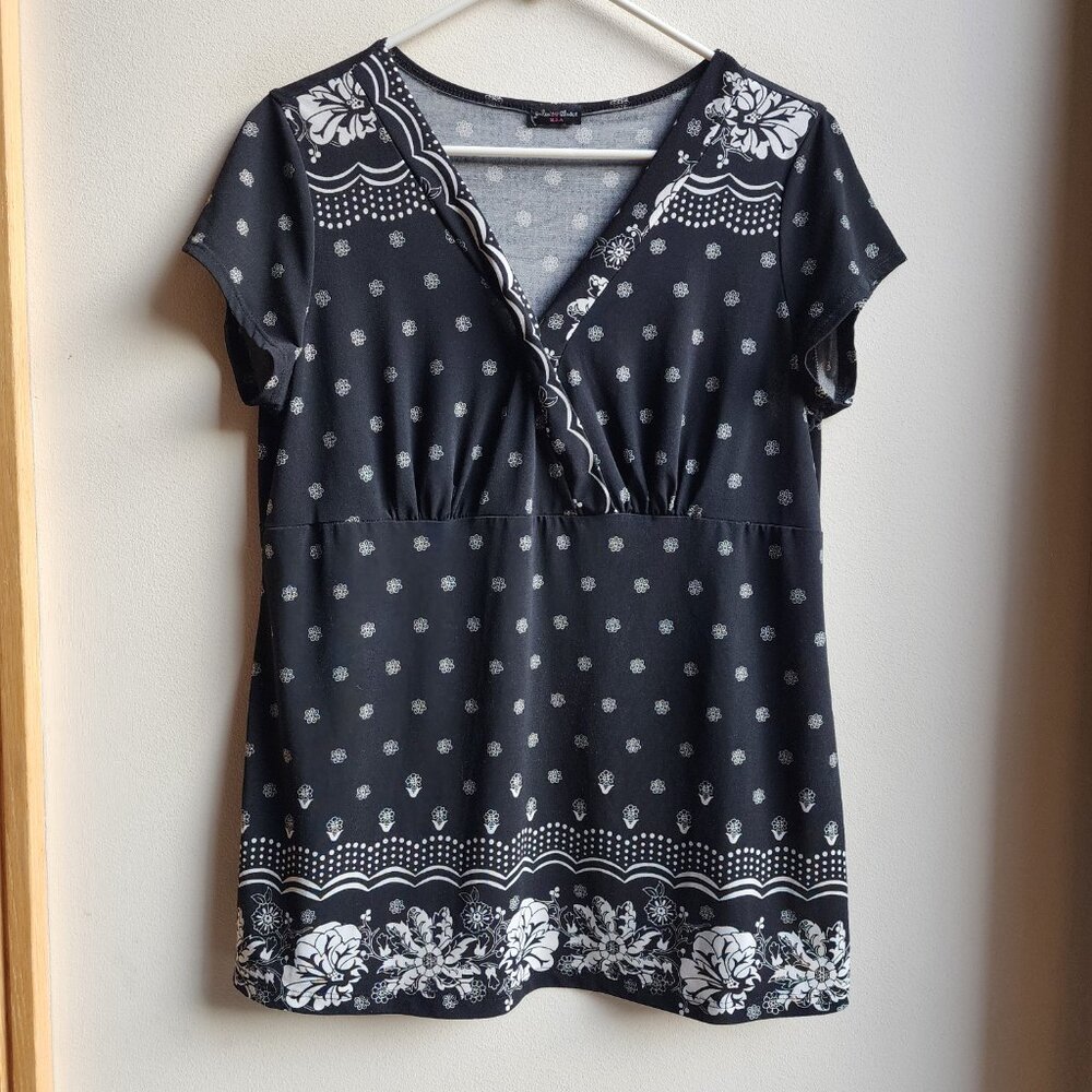 Julie's Closet Feminine Short Sleeve V-Neck Jersey Size Large